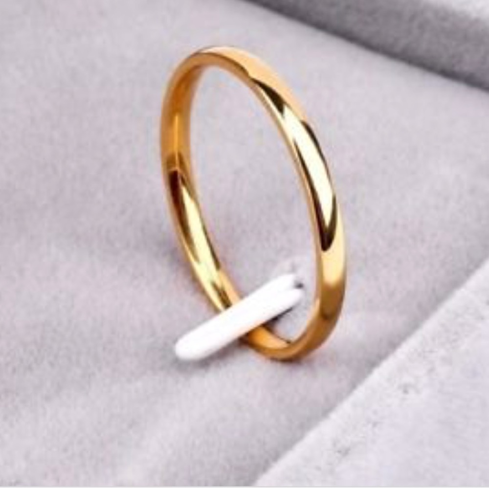 10K gold engagement band